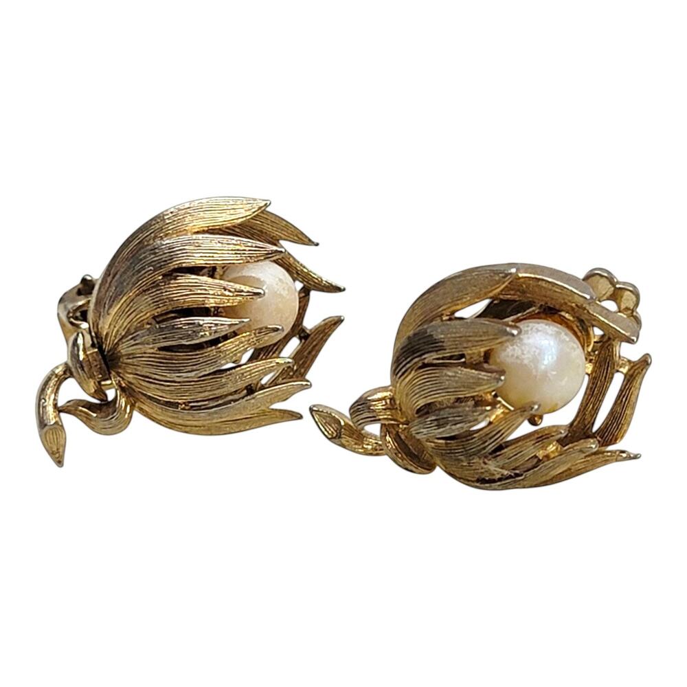 Vintage Lisner Gold Tone Tulip Flower Faux Pearl Clip On Earrings Textured 60s